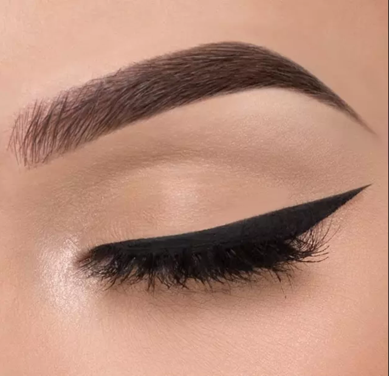 Göz şeklinize göre eyeliner çekme tüyoları