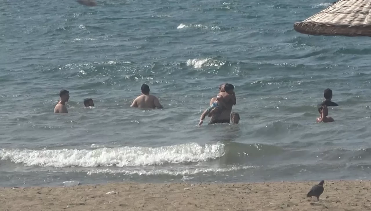 Yalova'da denizde boğulma tehlikesi geçiren çocuğu vatandaşlar kurtardı