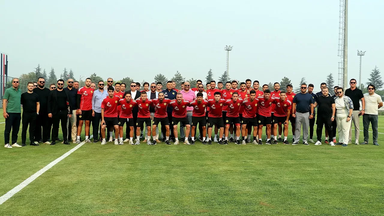 3. Lig’e yükselen Eskişehirspor, yeni kadrosuyla ilk çalışmasını gerçekleştirdi