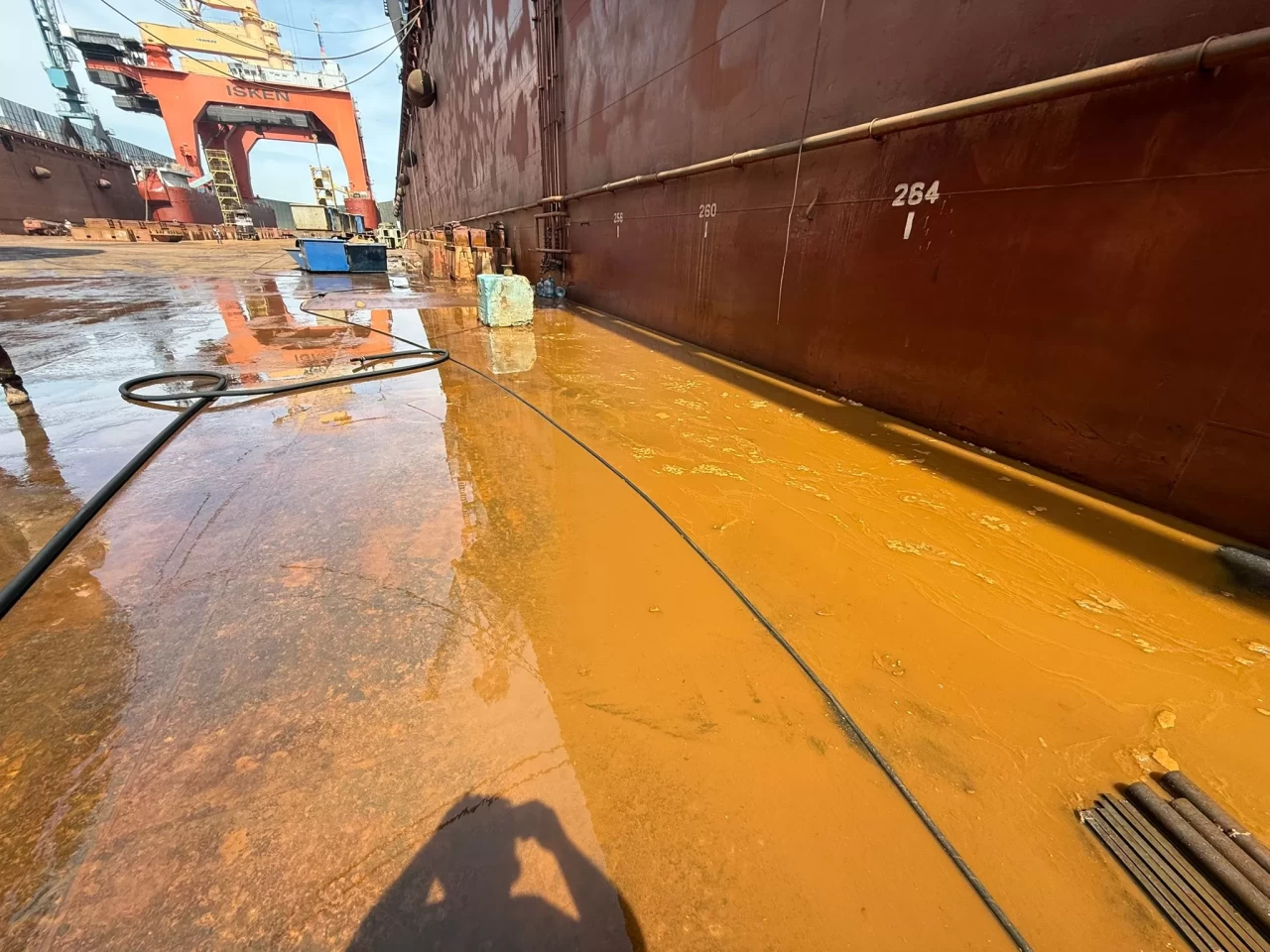 Marmara Denizi'ni kirleten tersaneye 3,7 milyon lira ceza kesildi