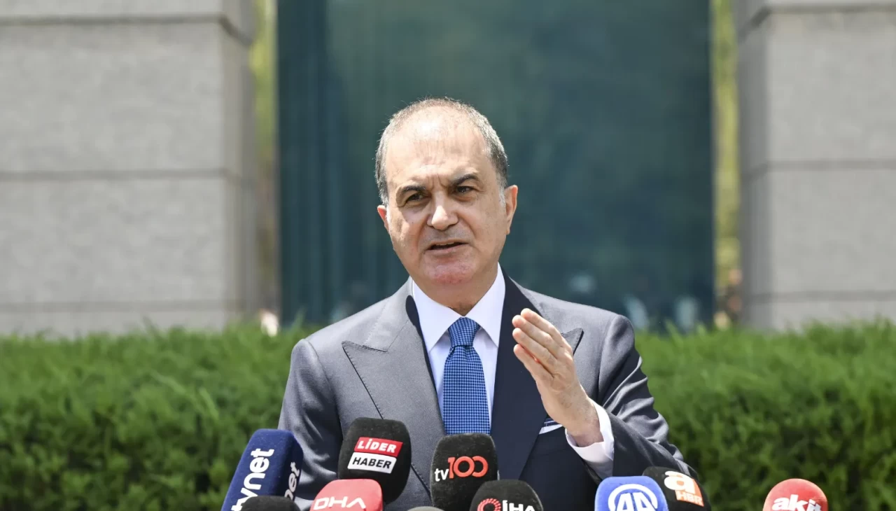 AK Gençlik tartışması büyüyor! AK Parti Sözcüsü Çelik'ten Özgür Özel'e tepki