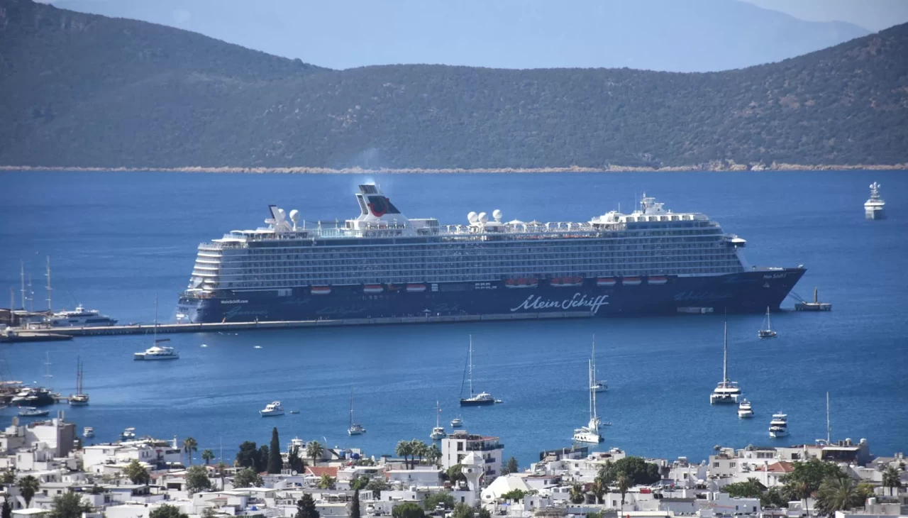 Bodrum'a iki kruvaziyerle 3 bin 308 yolcu geldi