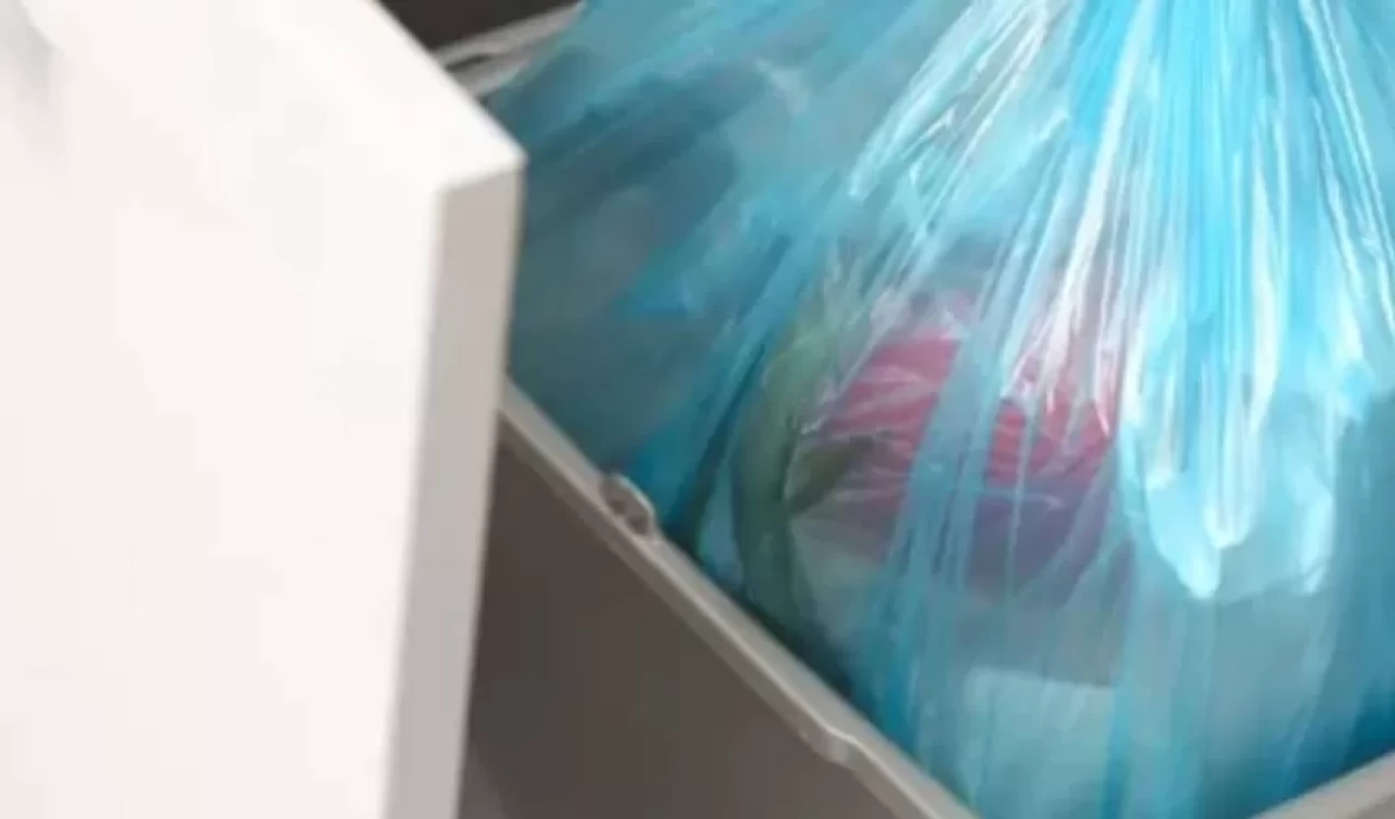Mutfağınızı ferahlatın! Çöp kutusu kokusu nasıl giderilir?