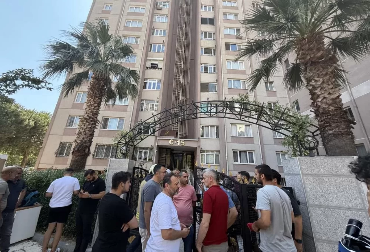 Beylikdüzü’nde koku alarmı: 5 kişi hastaneye kaldırıldı