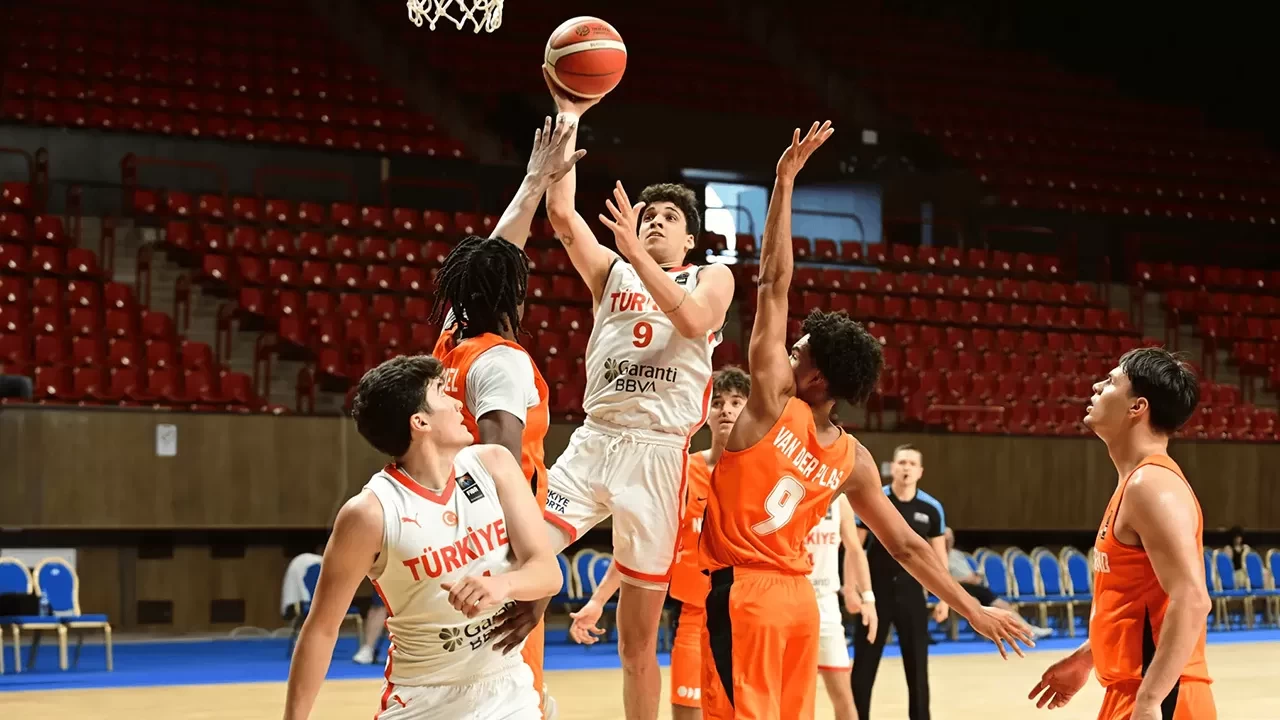 Türkiye U20 Erkek Basketbol Takımı, FIBA Avrupa Şampiyonası'nda yarı finalde | Maç Sonucu: Türkiye 81-61 Hollanda