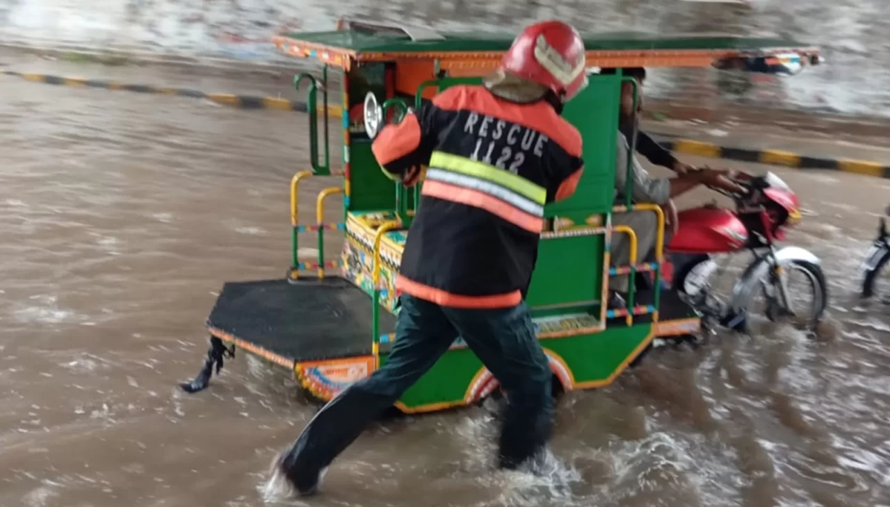 Pakistan’daki muson yağmurlarında can kaybı 98’e yükseldi