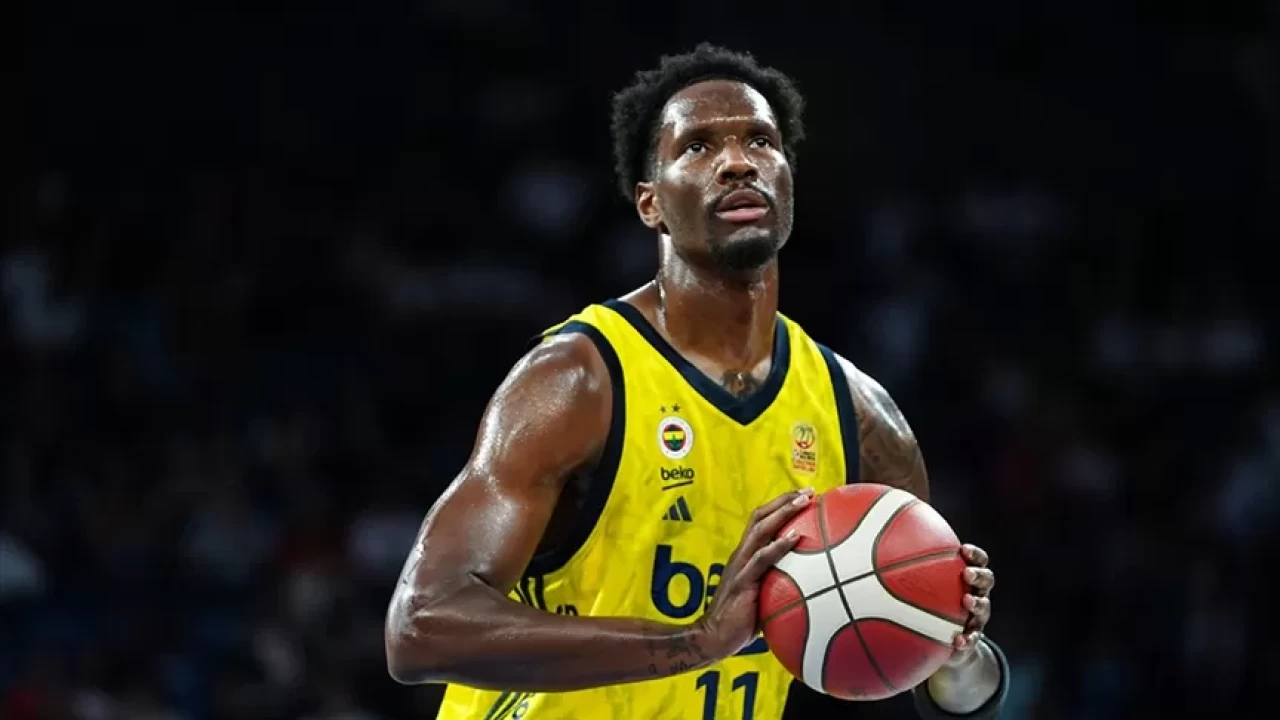 NBA'de Phoenix Suns, Nigel Hayes-Davis'i kadrosuna kattı