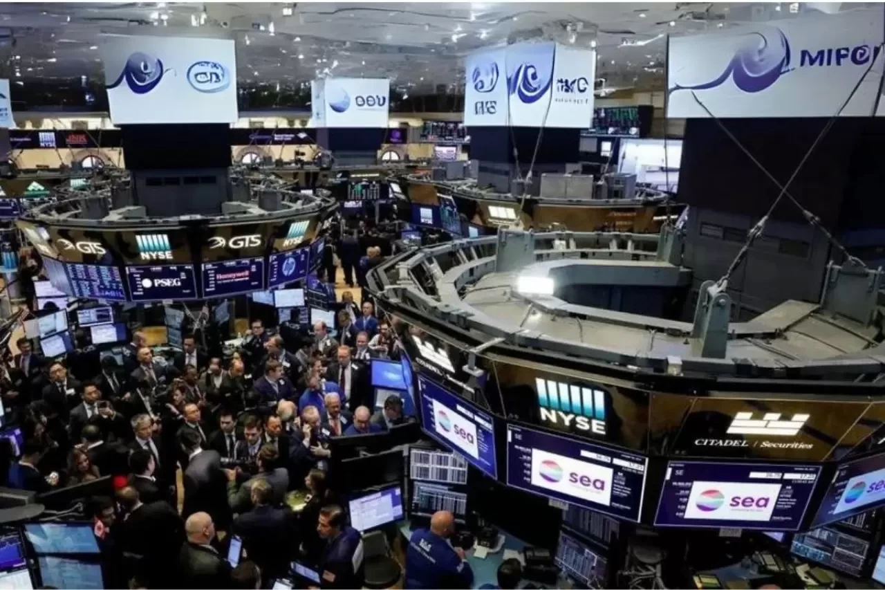 New York borsası karışık seyirle açıldı