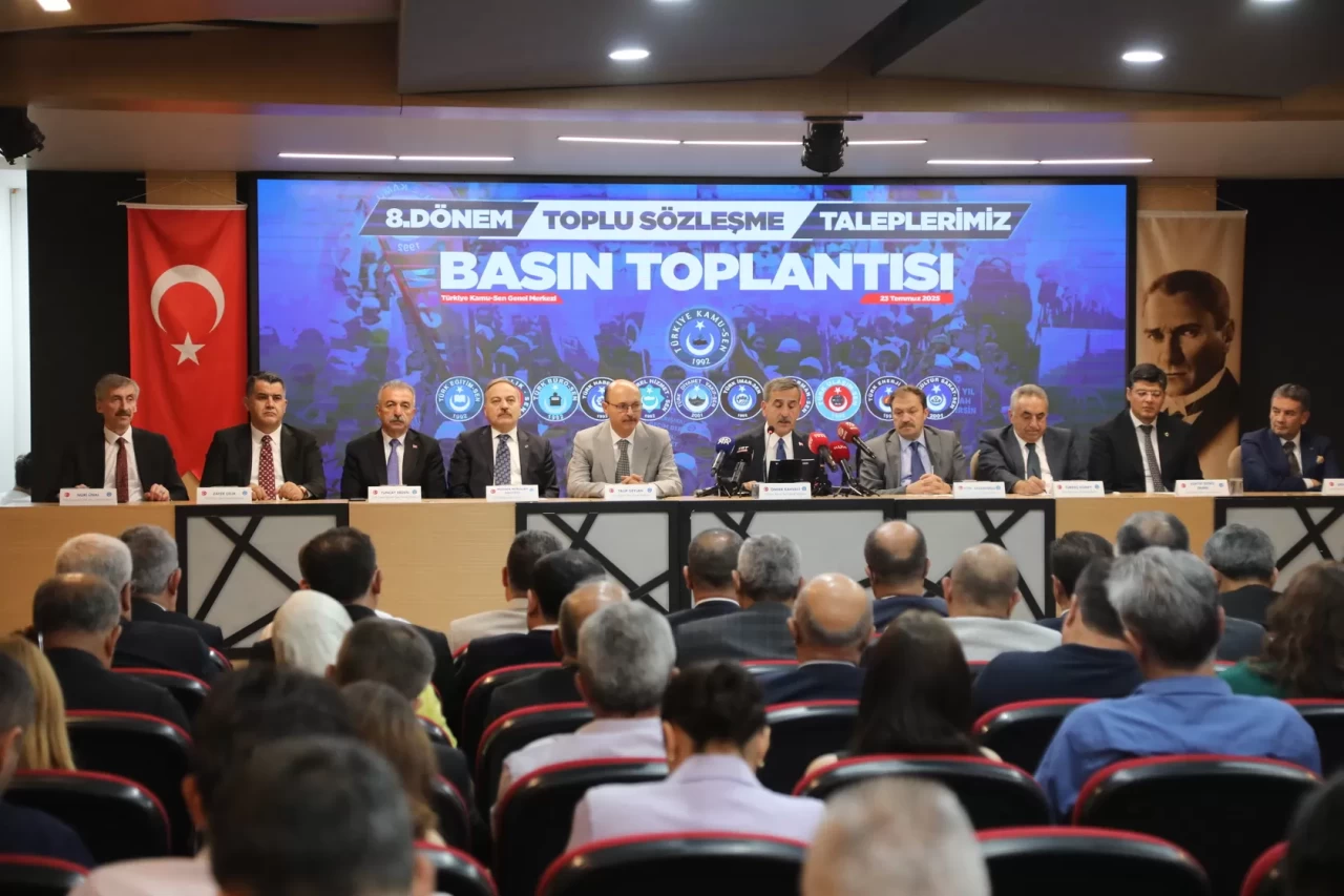 Kamu-Sen 429 taleple masaya oturdu: “Memur mutlu olursa Türkiye de mutlu olur”