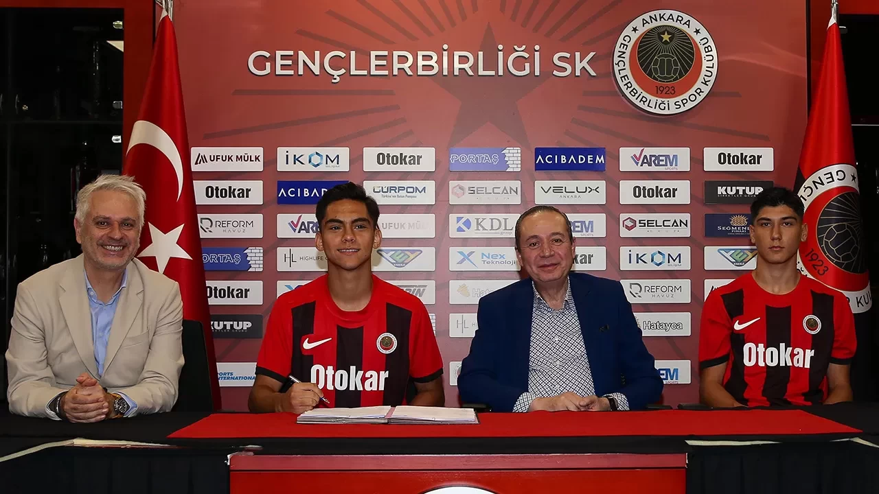 Gençlerbirliği, Yiğit Hamza Aydar ve Furkan Ayaz Özcan ile profesyonel sözleşme imzaladı