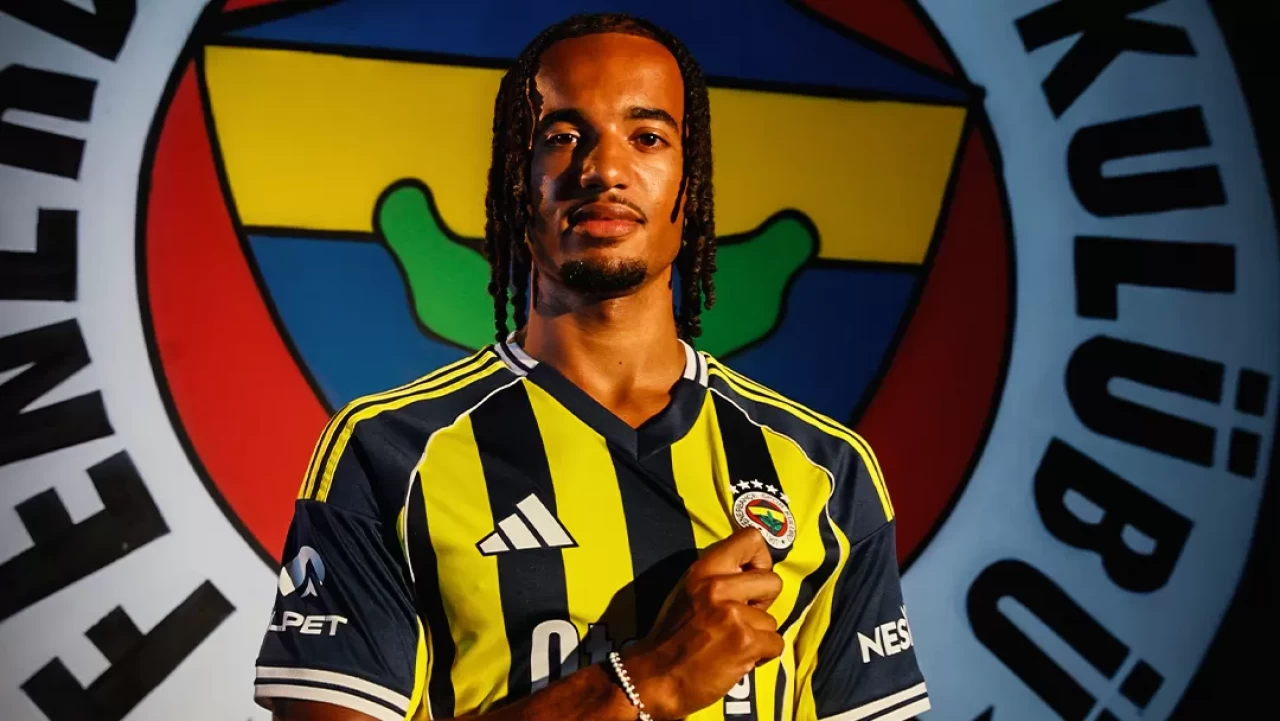 Fenerbahçe, İngiliz sol bek Archie Brown'ı kadrosuna kattı