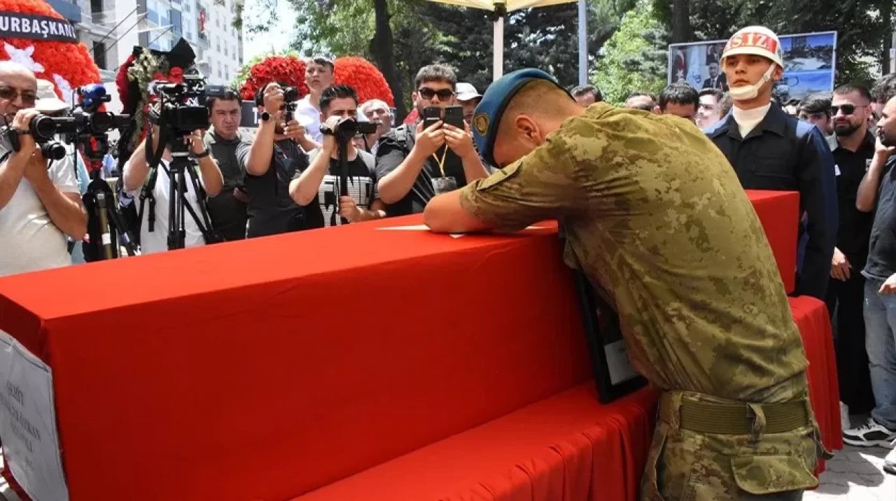 Şehit Piyade Sözleşmeli Er Özkan Özkanlı'ya acı veda