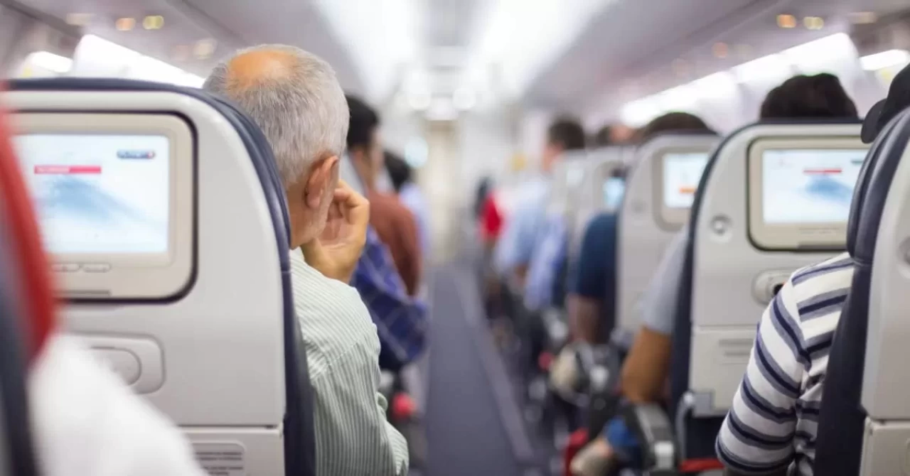 Uçakla Yolculuk Yapınca Ayaklar Neden Şişer?