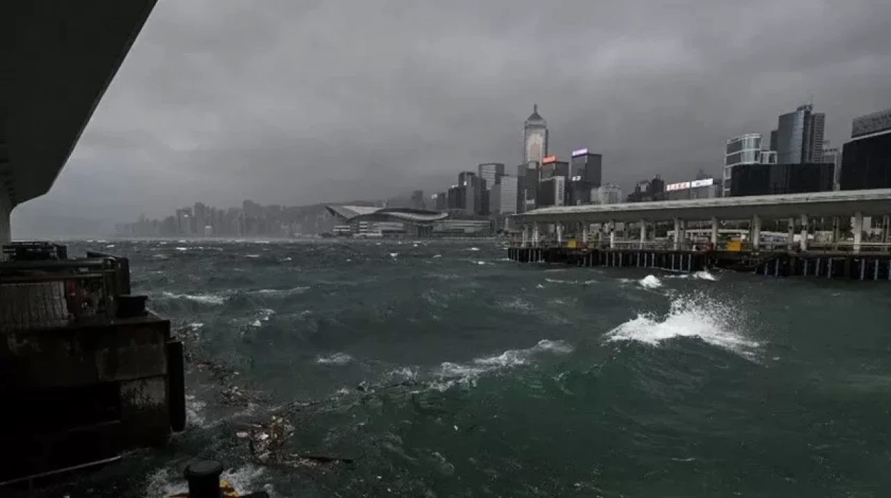 Hong Kong, en yüksek alarm durumunda