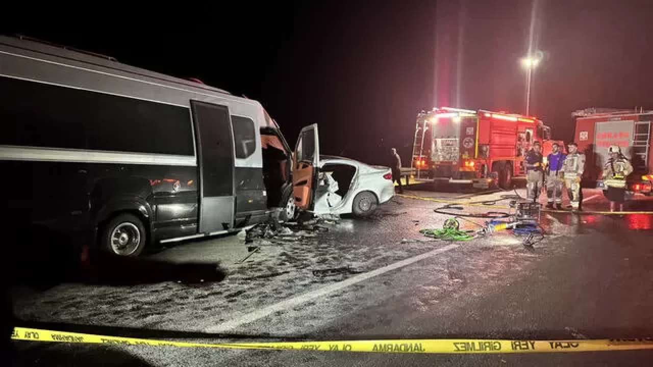 Ankara Sincan’da otomobil minibüse çarptı: 1 kişi öldü, 1 yaralı