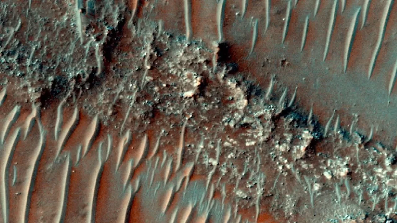 Mars'ta binlerce kilometrelik eski nehir izleri keşfedildi