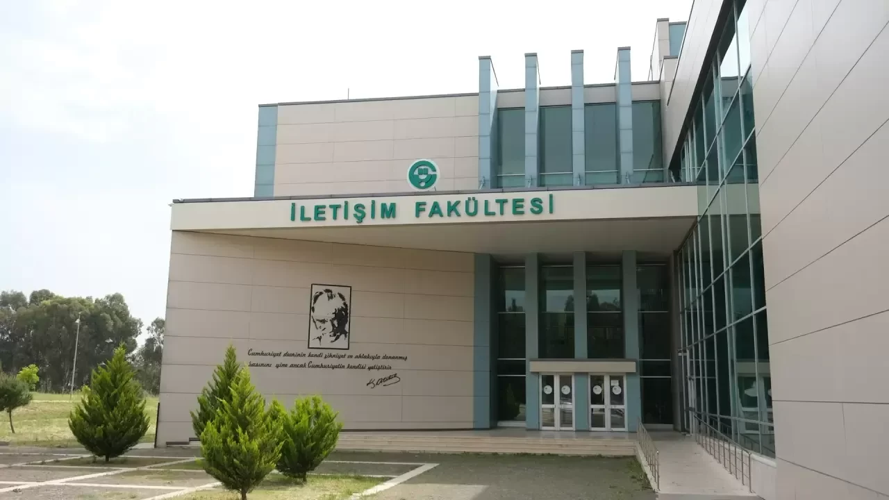 İletişim Bilimleri Bölümü Nedir, Mezunları Ne İş Yapar ve Nerelerde Çalışır?