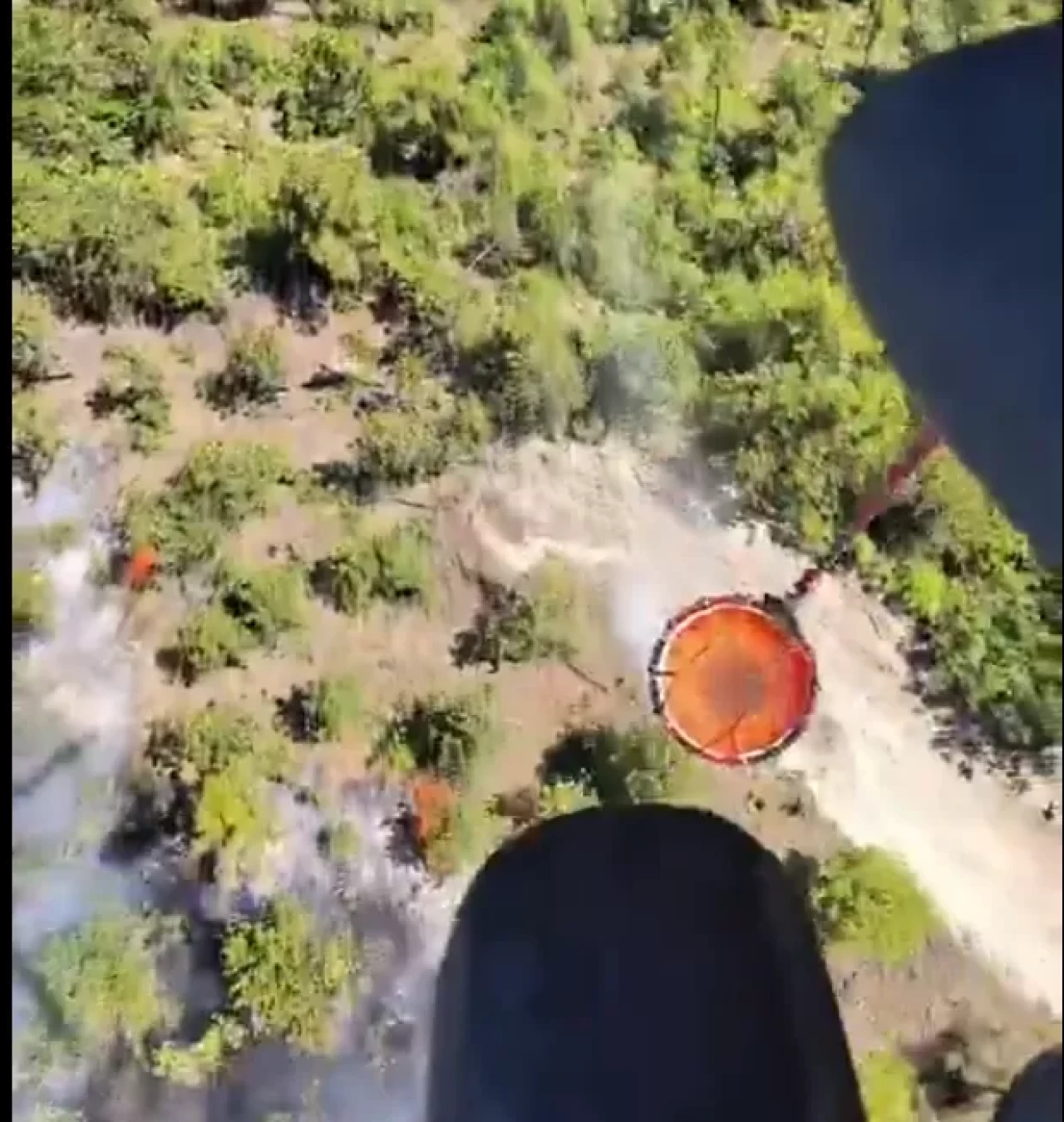 Bakan Yerlikaya, jandarma helikopterlerinin orman yangınlarına müdahale görüntülerini paylaştı