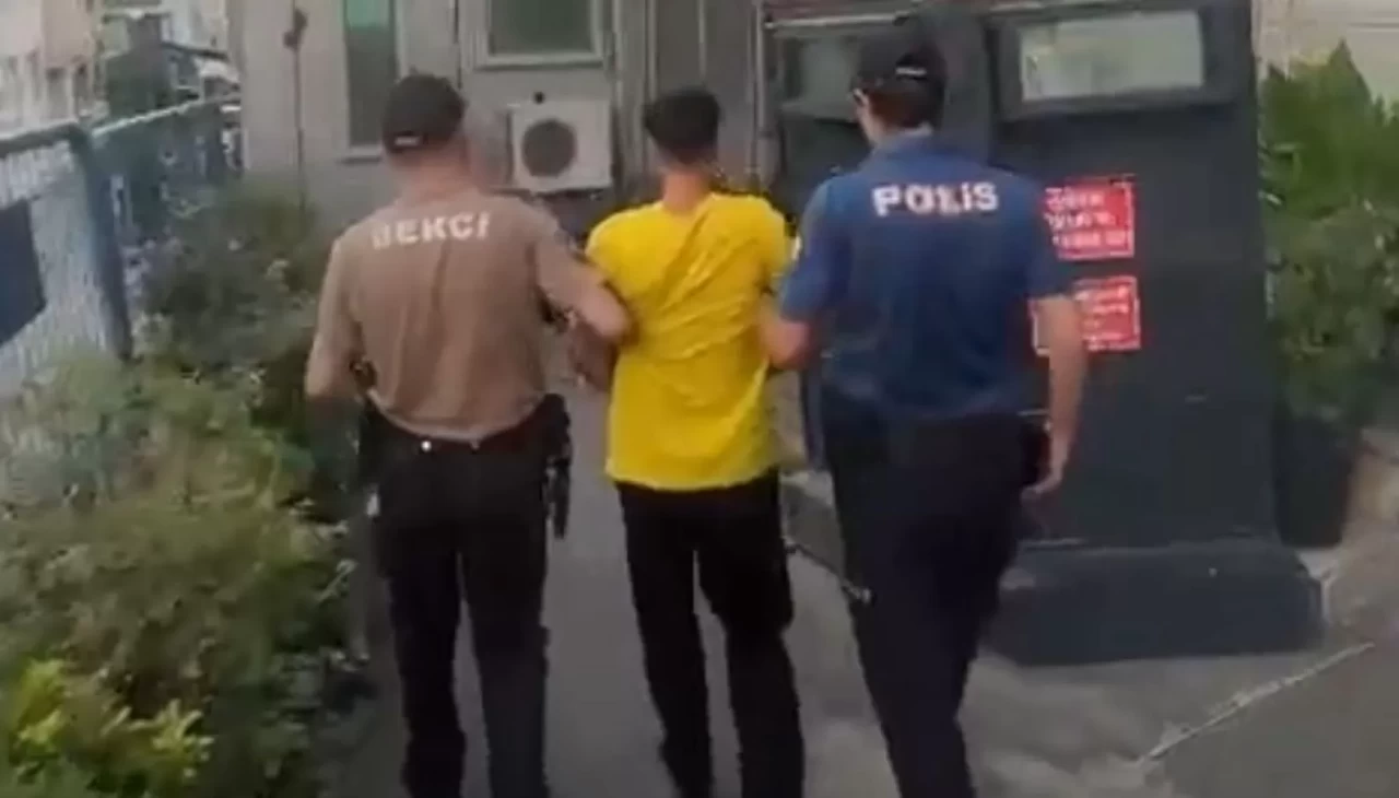 İzmir’de firari cinayet hükümlüsü kıskıvrak yakalandı