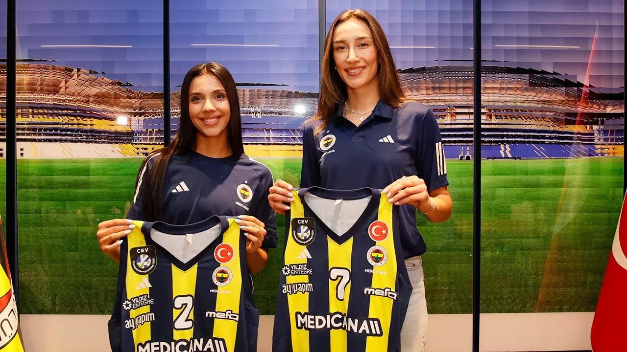 Fenerbahçe Kadın Voleybol Takımı, Hande Baladın ve Helin Kayıkçı’yı resmen kadrosuna kattı