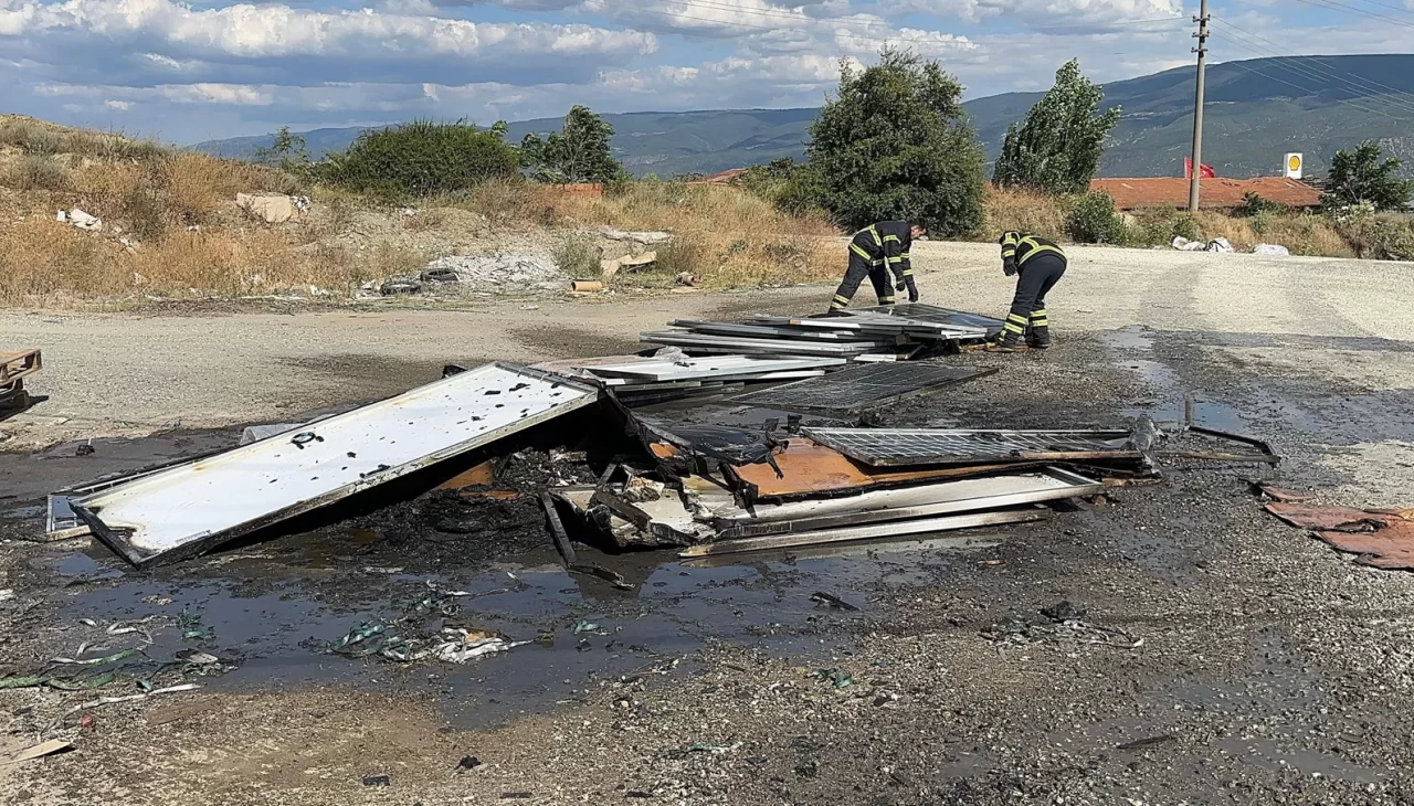 Çöpte çıkan yangın güneş enerjisi panellerine sıçradı