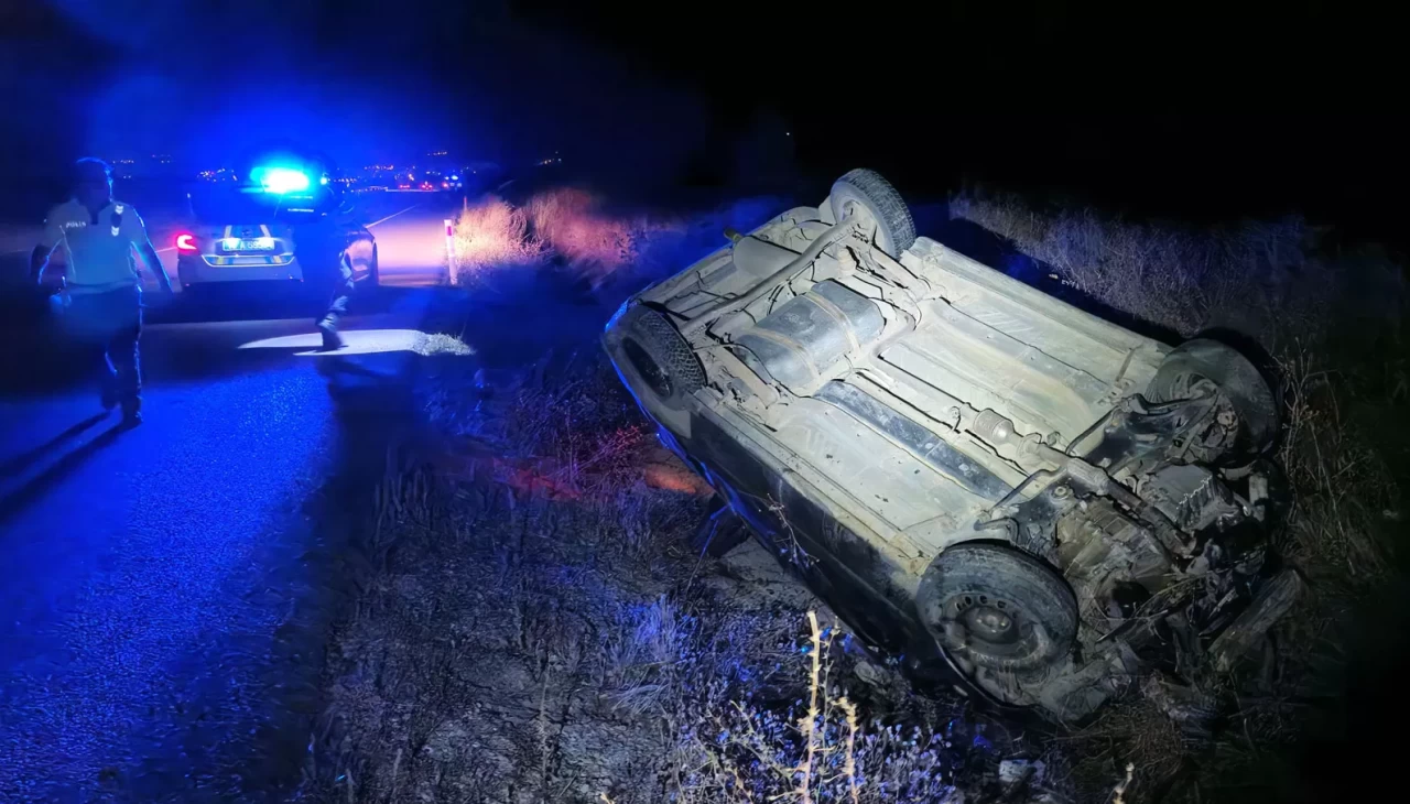 Takla atan araç metrelerce sürüklendi: Ehliyetsiz sürücü ölümden döndü