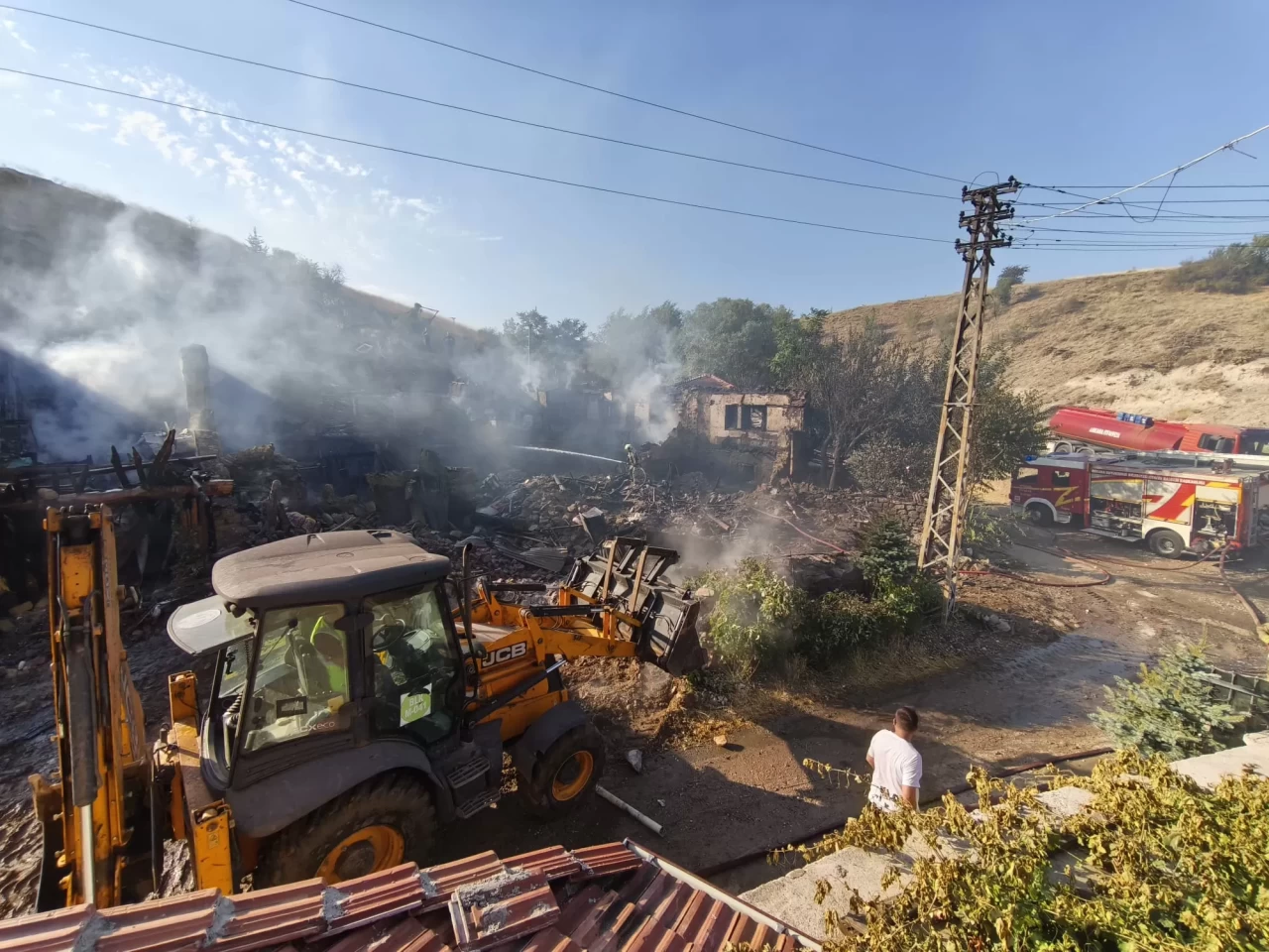 Ankara'da 2 evde çıkan yangın söndürüldü
