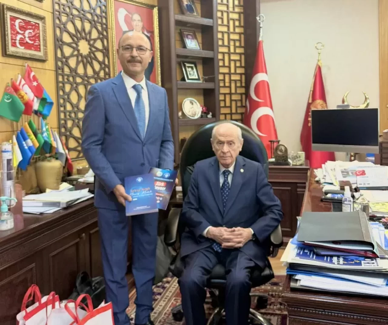 Türk Eğitim Sen Genel Başkanı Talip Geylan, MHP lideri Devlet Bahçeli’yi ziyaret etti