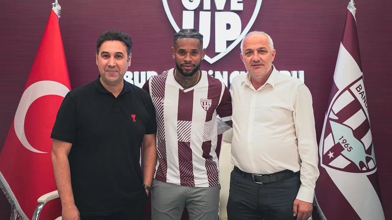 Bandırmaspor, tecrübeli orta saha Leandro Bacuna’yı transfer etti
