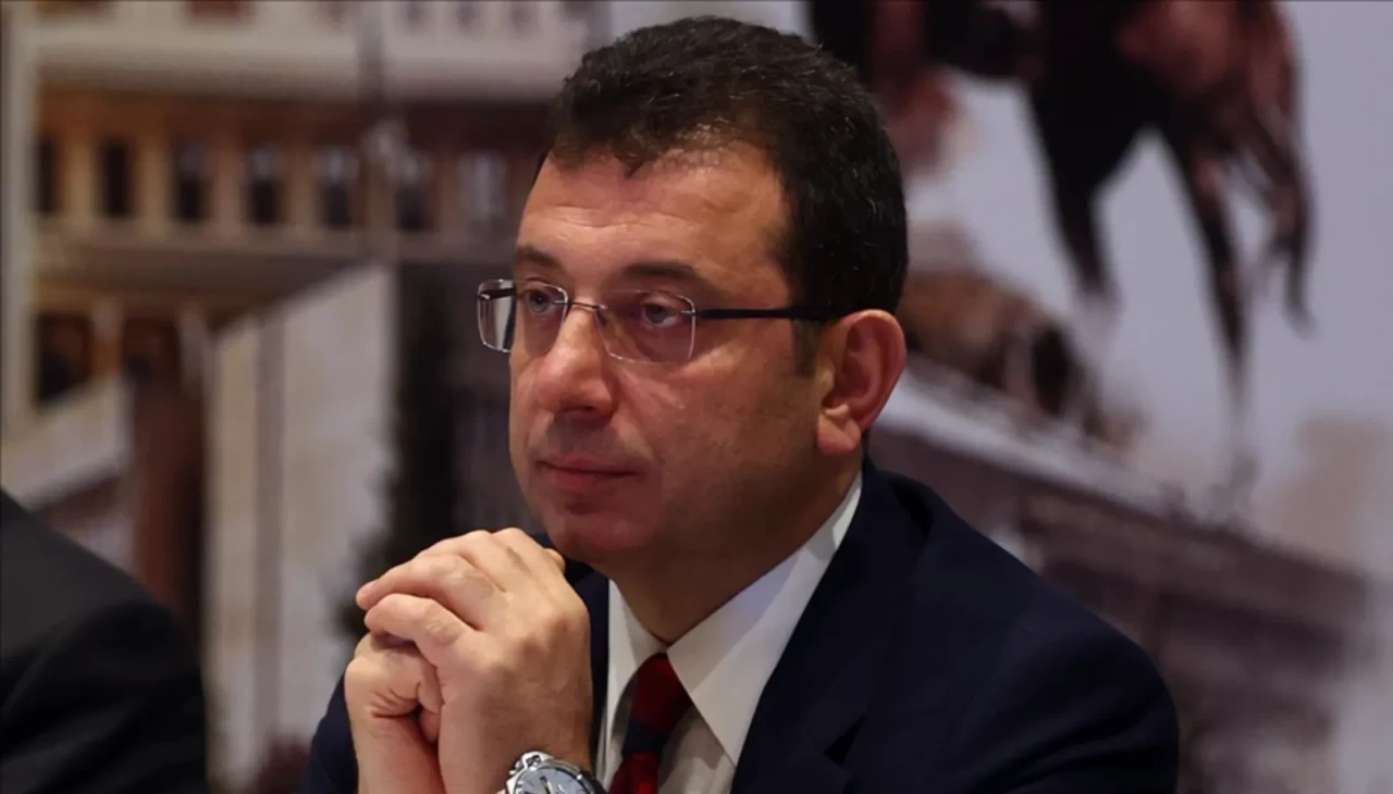 Ekrem İmamoğlu, Murat Ongun'a el kol hareketleriyle tepki mi gösterdi?