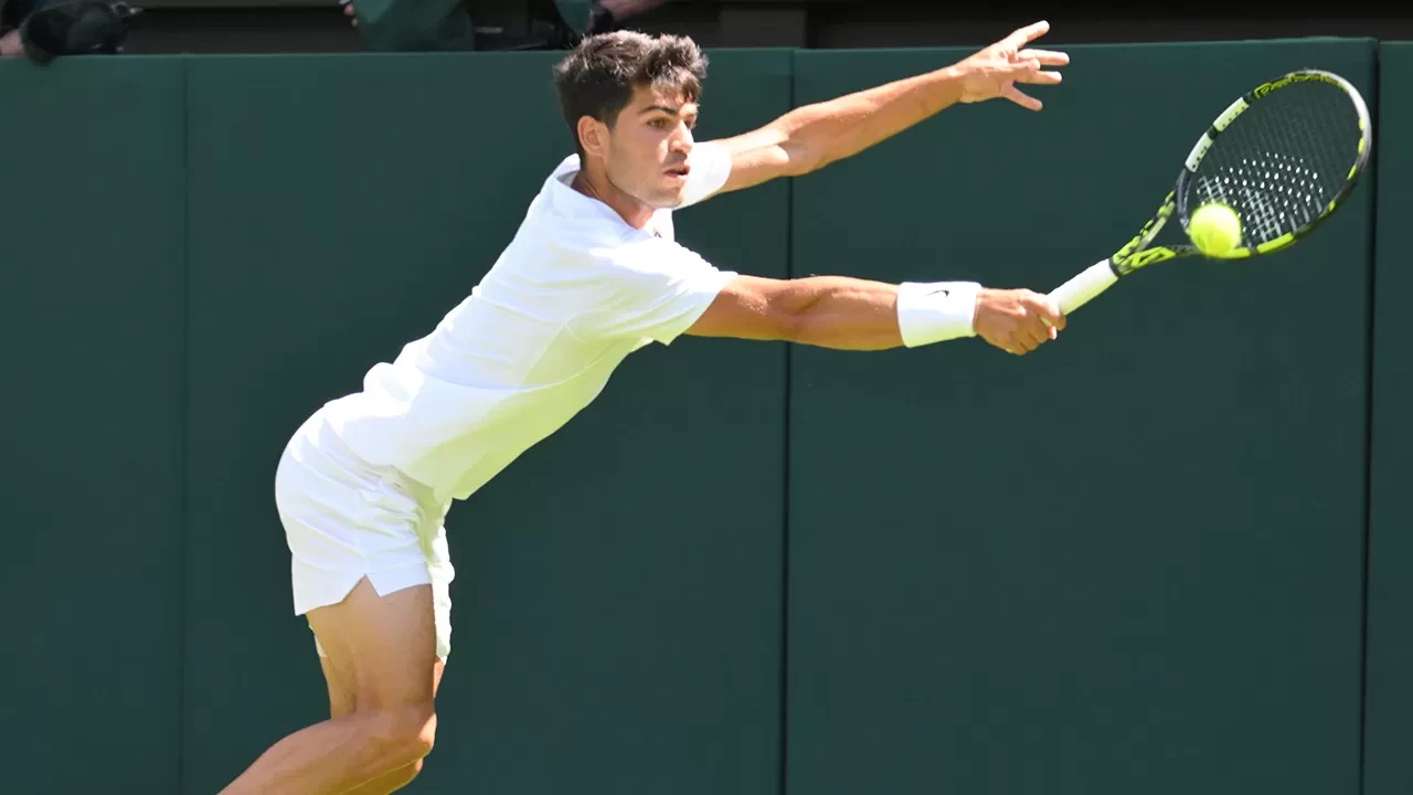 Carlos Alcaraz, Wimbledon’da zorlu maçın ardından ikinci tura yükseldi