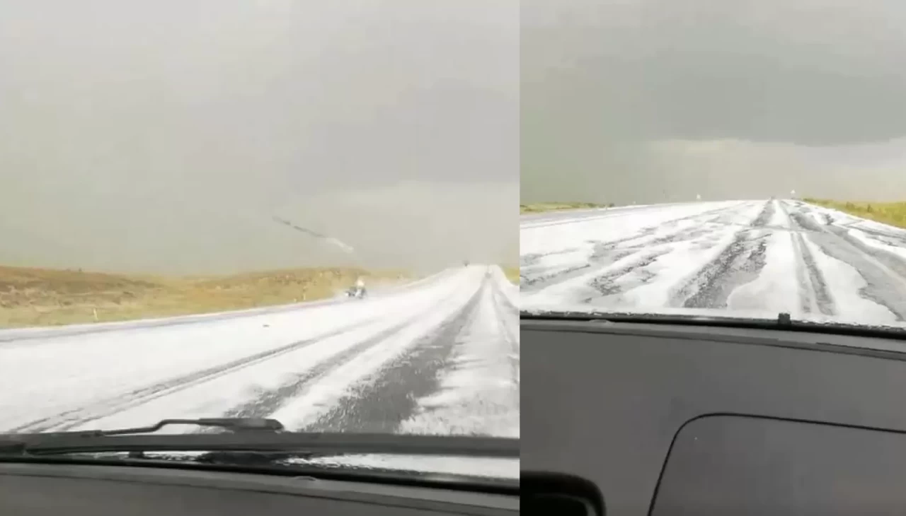 Kars-Selim karayolu dolu yağışıyla beyaza büründü