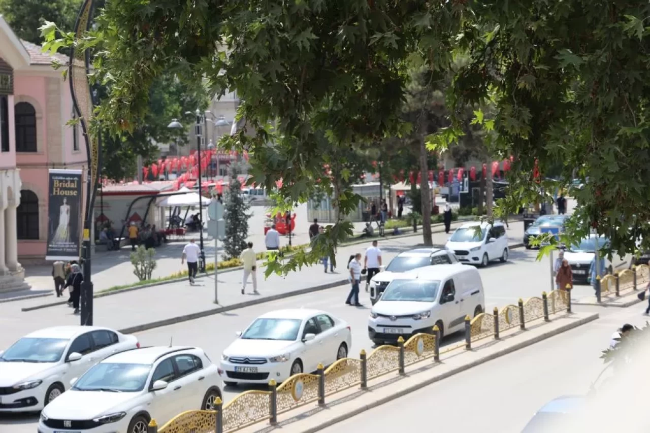 Elazığ'da termometreler 43 dereceyi gösterdi