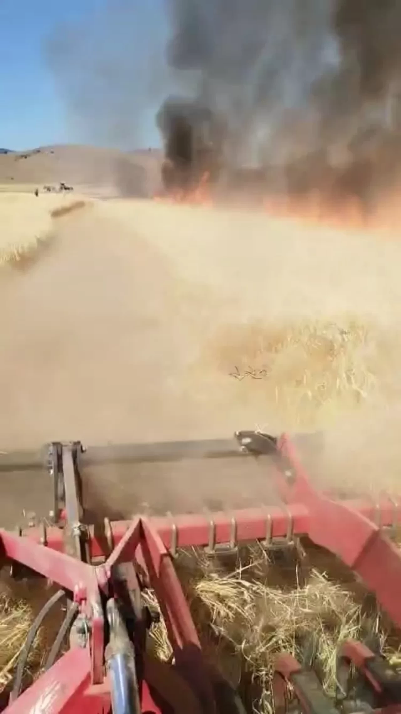 Burdur'da çıkan arazi yangını köylülerin imece usulü çalışmasıyla söndürüldü