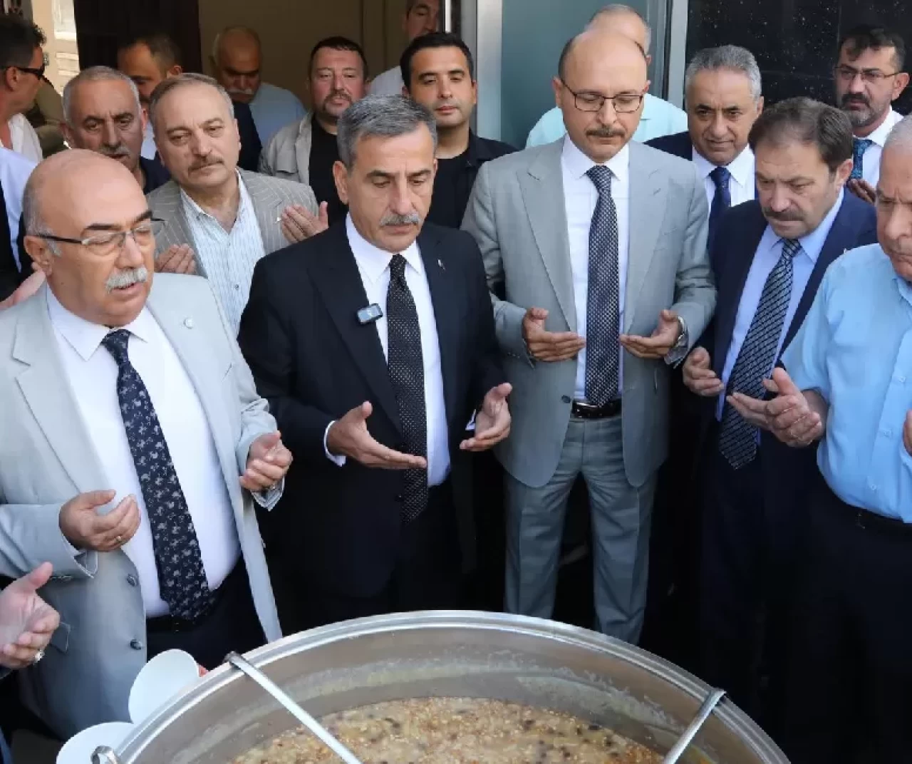 Önder Kahveci’den Aşure Günü mesajı: Birlik, dayanışma ve hoşgörünün en güzel simgesi