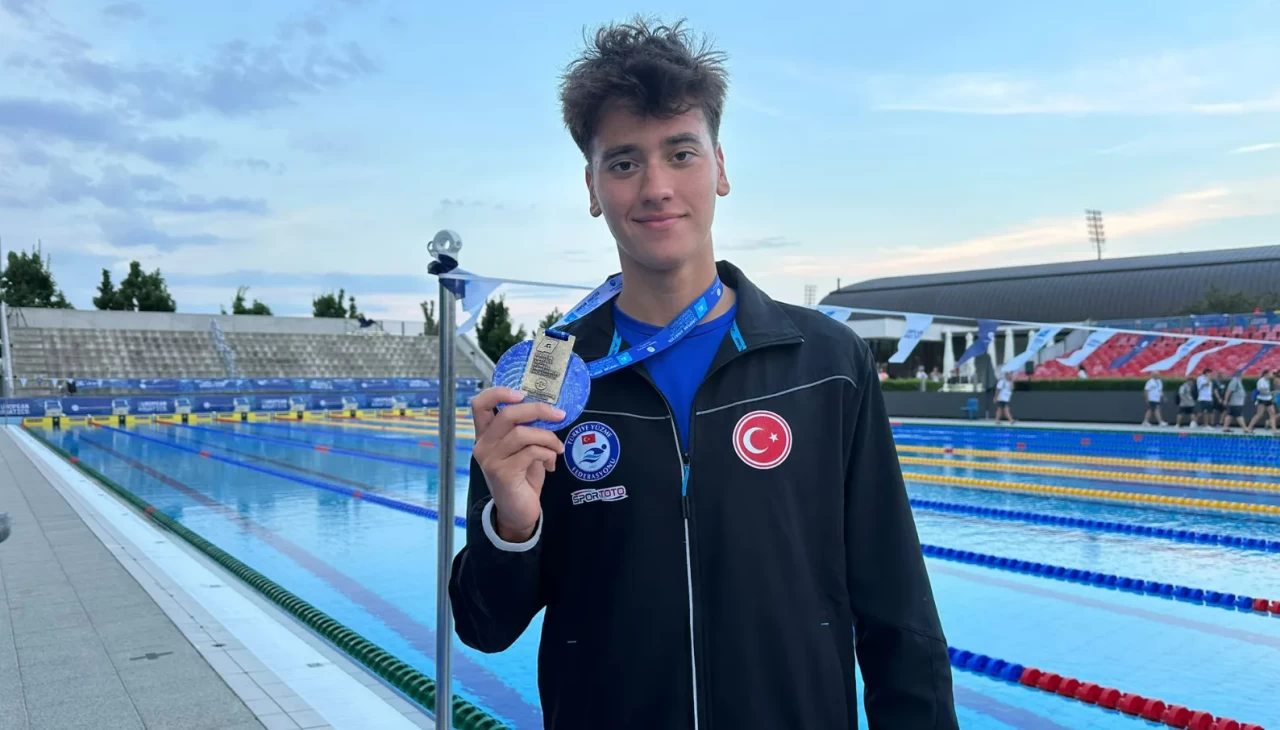 Milli yüzücü Kuzey Tunçelli, üst üste 3’üncü kez Avrupa gençler şampiyonu