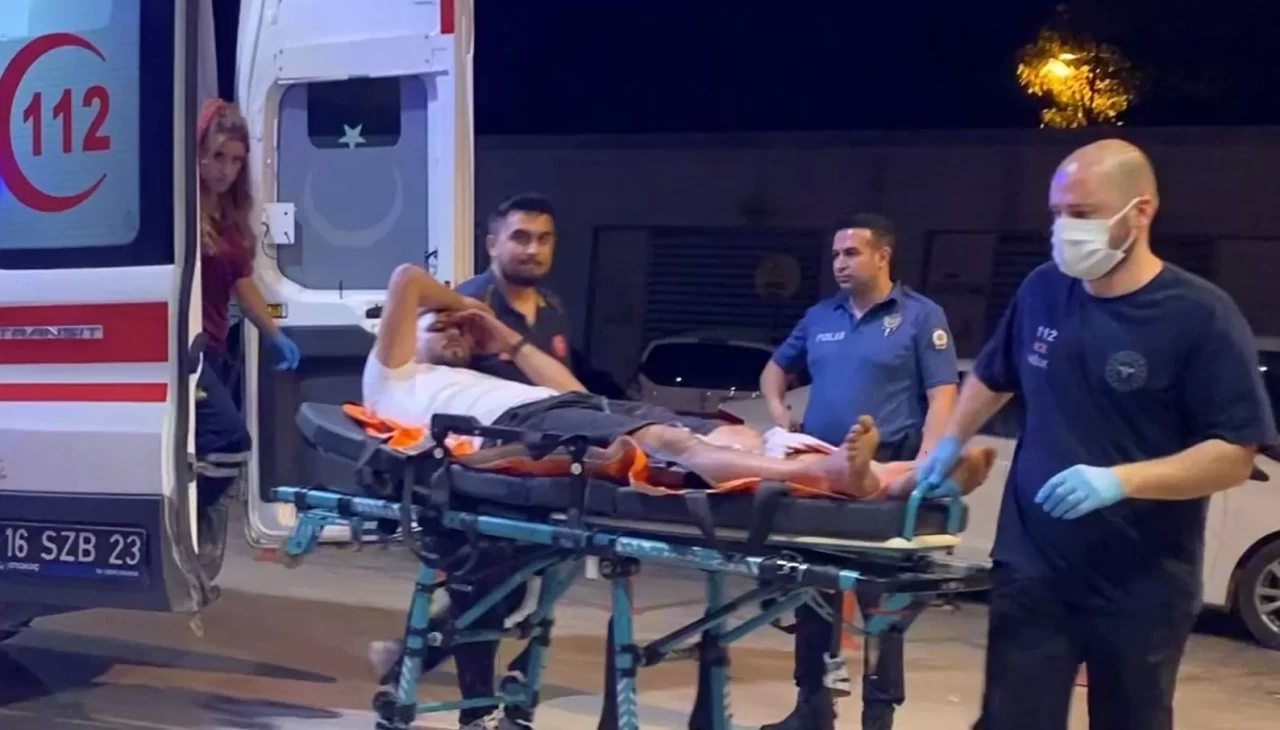 Yol kenarında alkol alırken av tüfeğiyle vuruldu