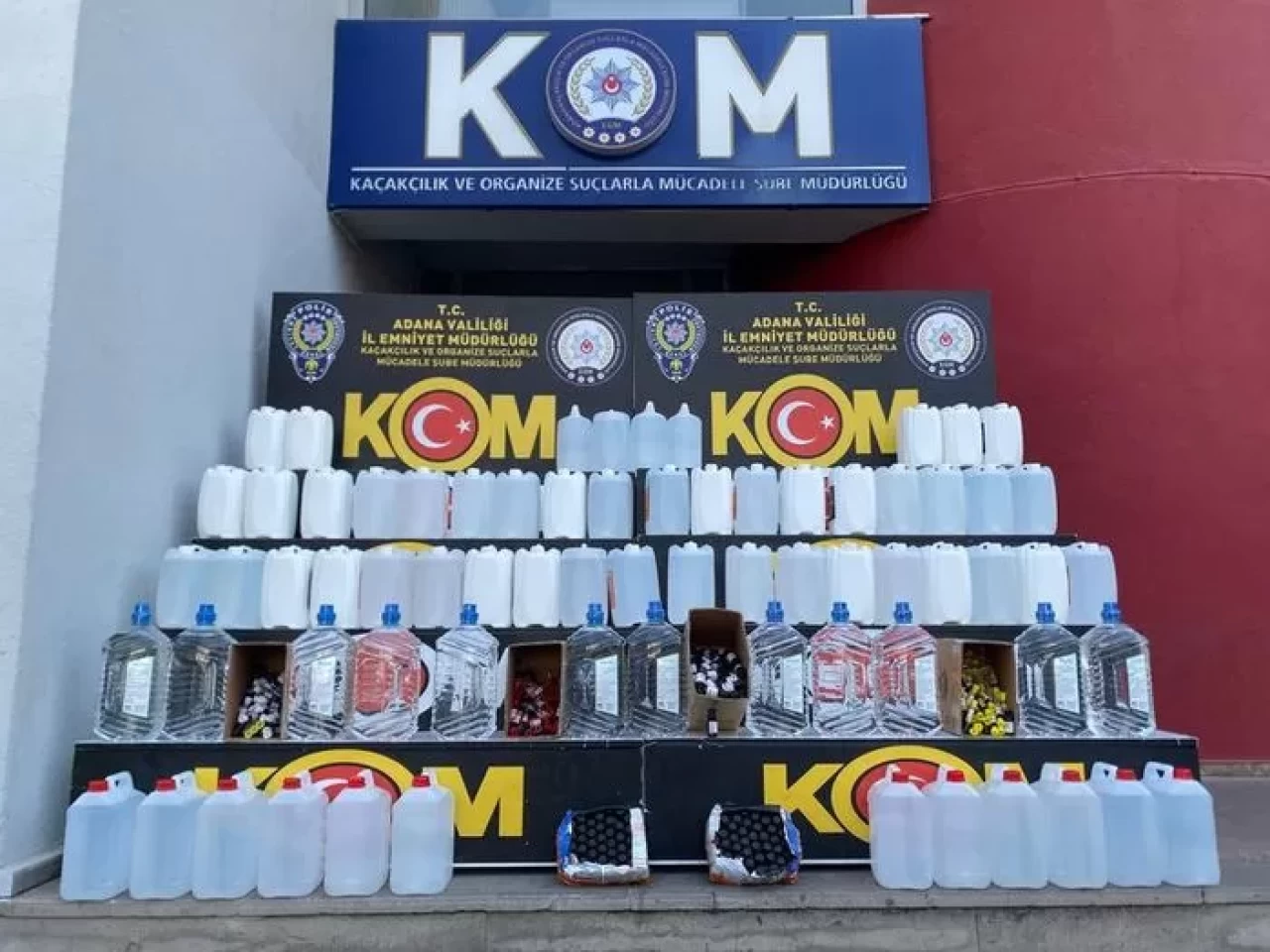 Adana'da sahte içki operasyonu: 800 litre kaçak alkol yakalandı