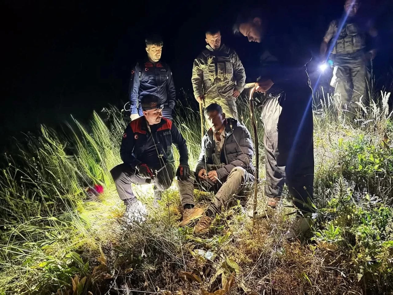 Yüksekova'da rahatsızlanarak dağda mahsur kalan çoban hastaneye kaldırıldı