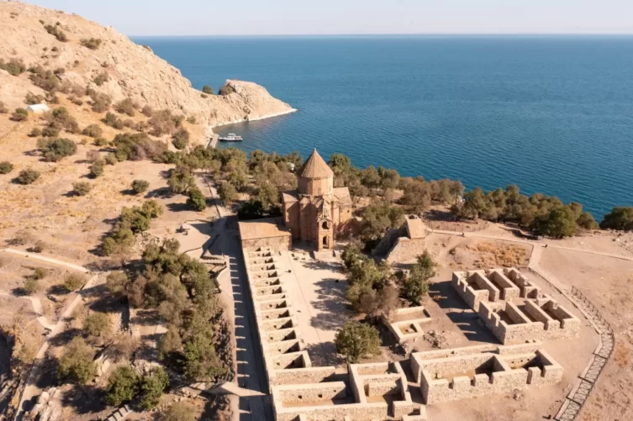 Van'da Kültür Yolu Festivali yoğunluğu: 4 aylık ciro bir haftada elde edildi
