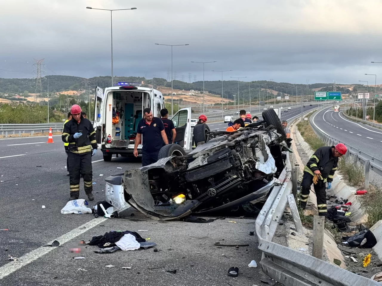 Kuzey Marmara Otoyolu'nda feci kaza: Anne hayatını kaybetti, eşi ve 3 çocuğu yaralı