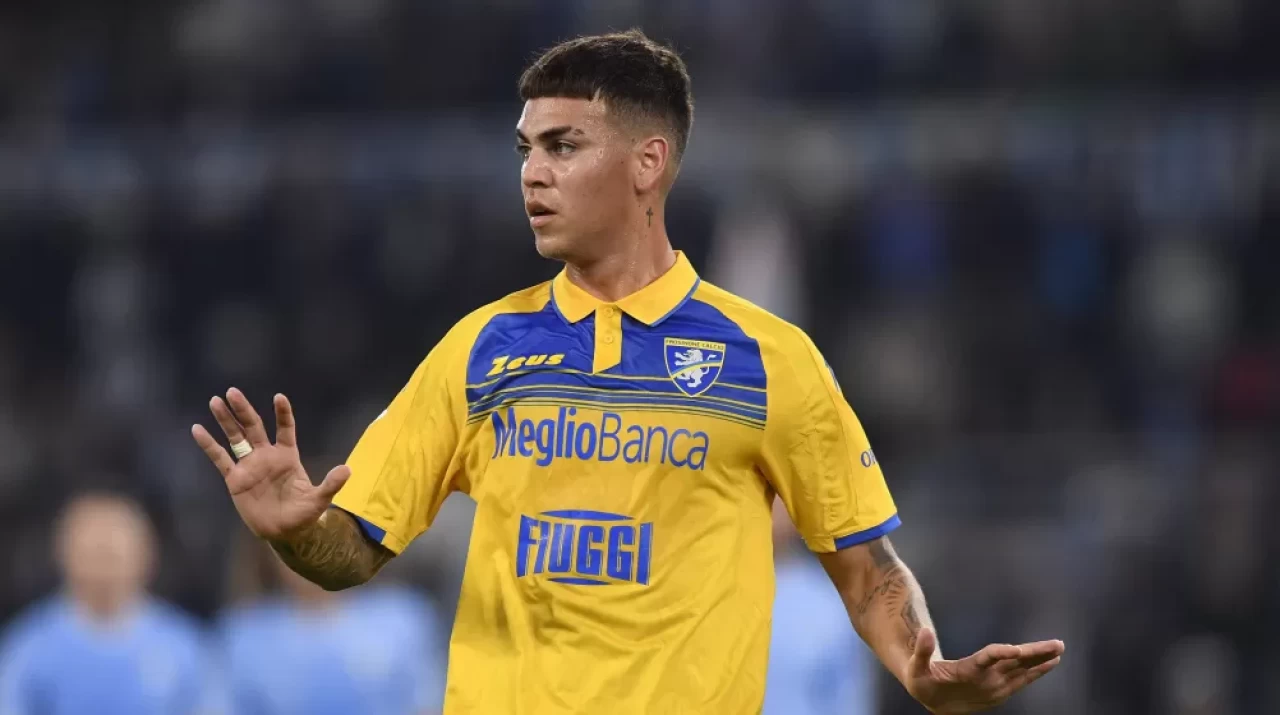 Benfica, Enzo Barrenechea’yı Aston Villa’dan satın alma opsiyonuyla kiraladı