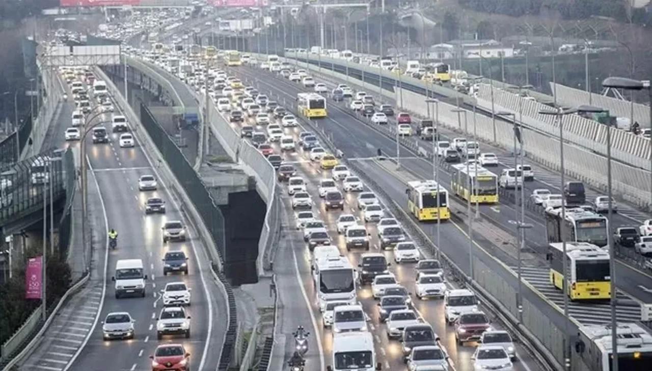 İstanbul'da trafik yoğunluğu yüzde 74'e çıktı