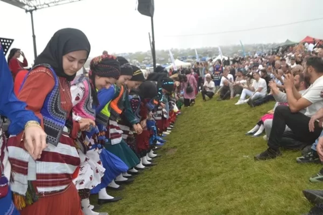 204. Sis Dağı Yayla Şenliğinde binlerce kişi bir araya geldi