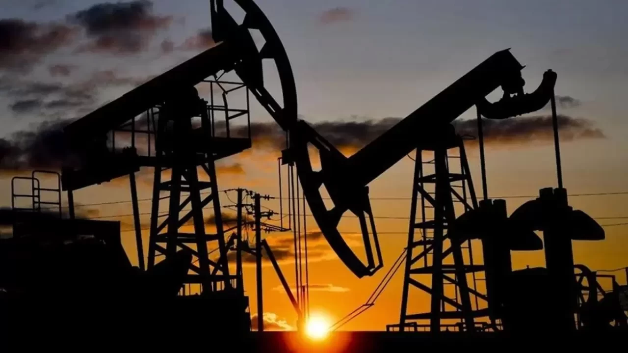 ABD'nin petrol stoklarındaki büyük düşüş: 3.2 milyon varil azaldı