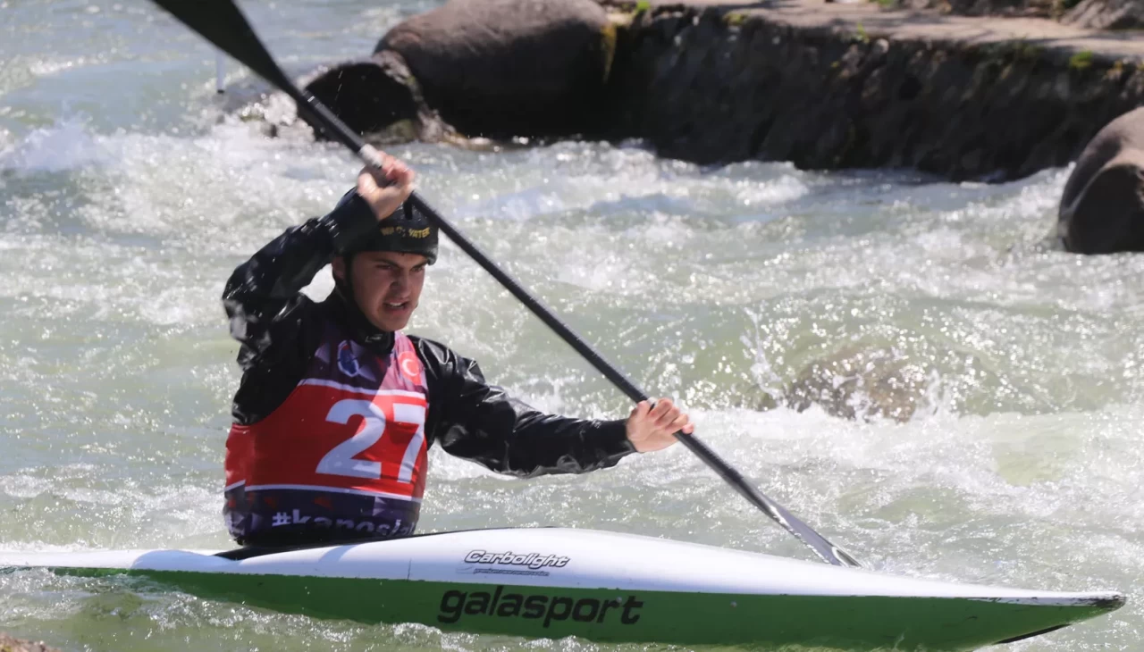 Rize'de Akarsu Kano Slalom ve Kayak Cross Türkiye Şampiyonası yapıldı