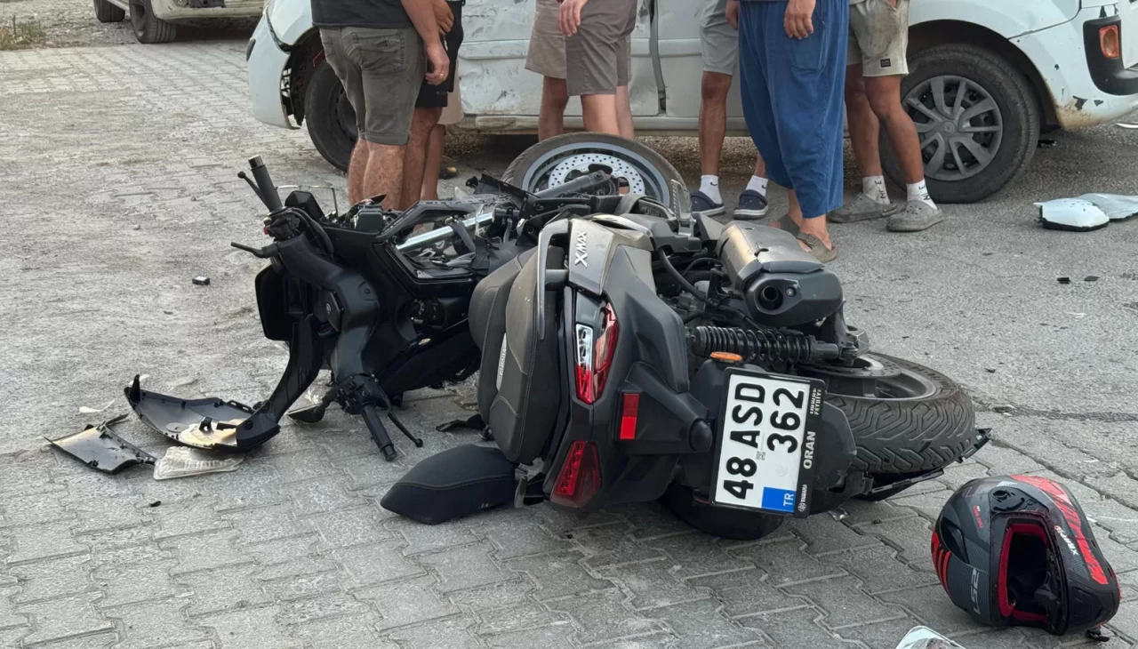 Fethiye’de motosiklet ile hafif ticari araç çarpıştı: 1 ölü
