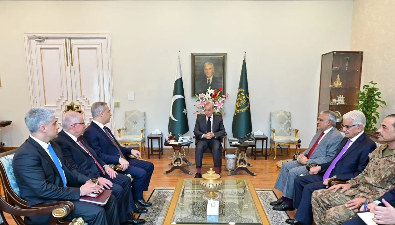 Dışişleri Bakanı Fidan ile Milli Savunma Bakanı Güler, Pakistan Başbakanı Şahbaz Şerif ile görüştü