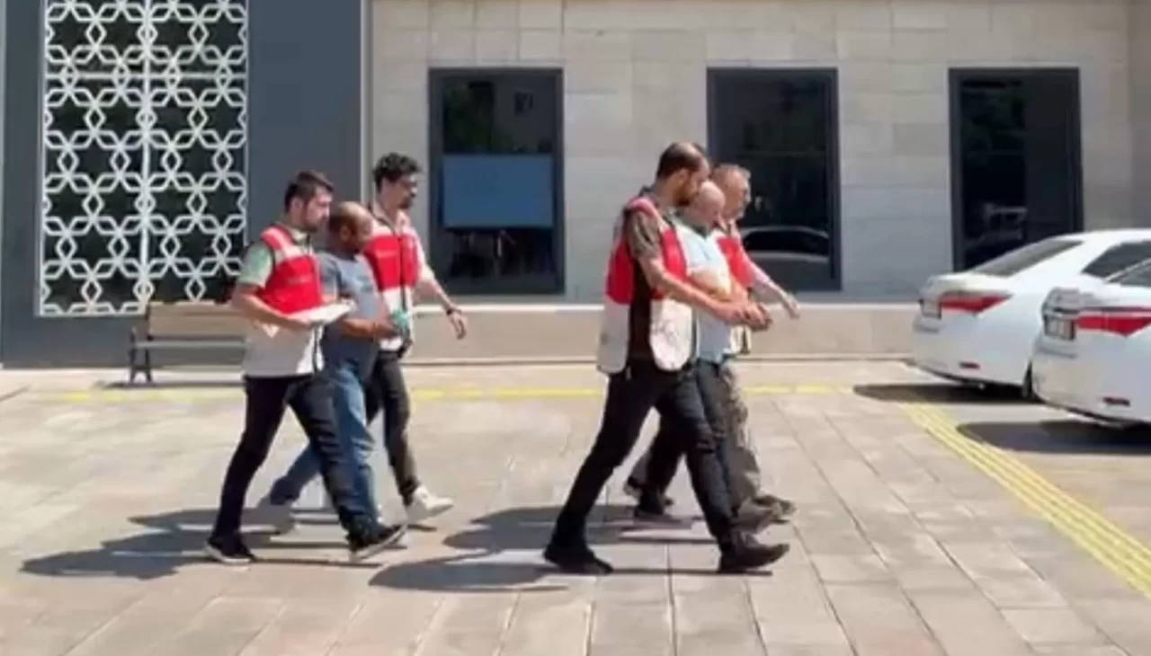 Çanakkale'de 58'er yıl hapis cezasıyla aranan 2 şahıs yakalandı