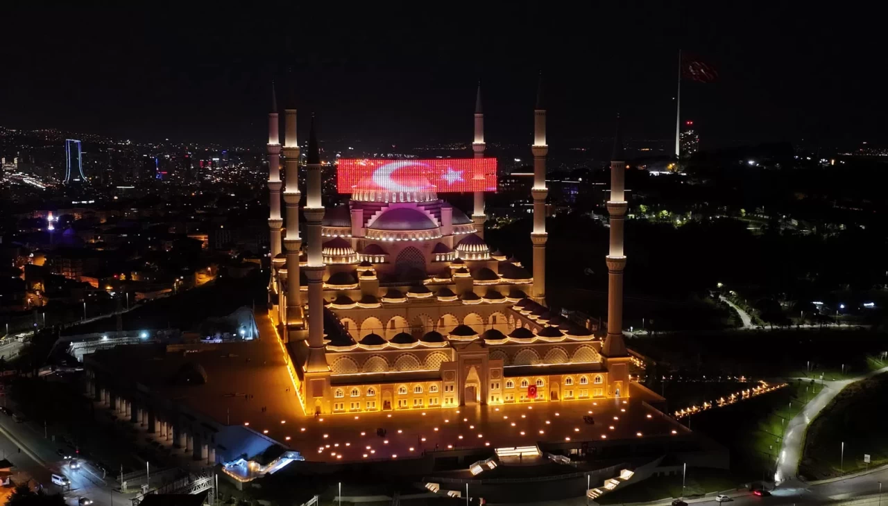 15 Temmuz'un 9. yılında Türkiye çapında camilerde sela okundu